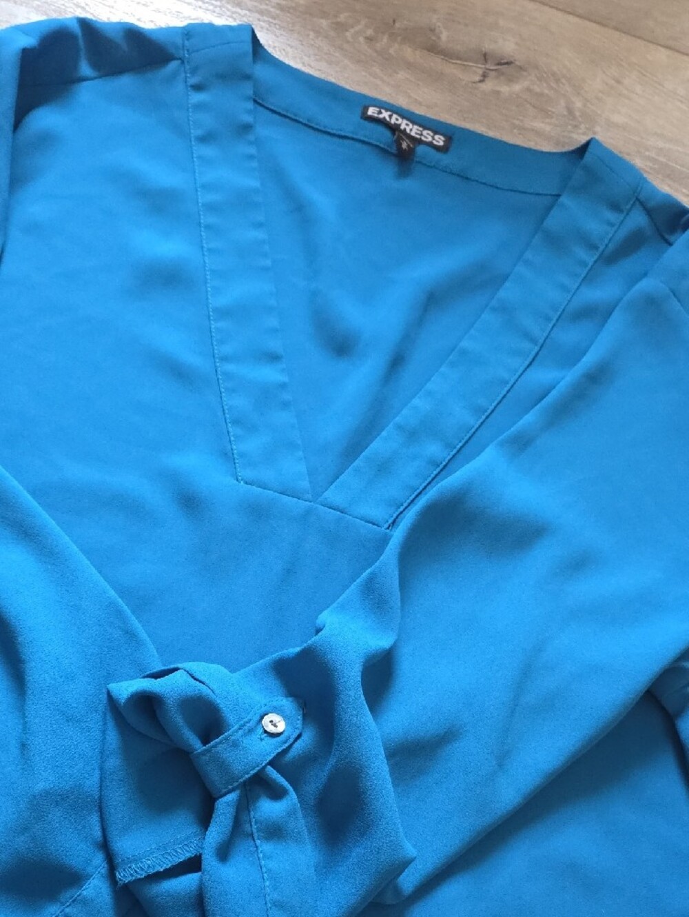 ❤️3/$25 Express Women's Blue V-Neck Shirt